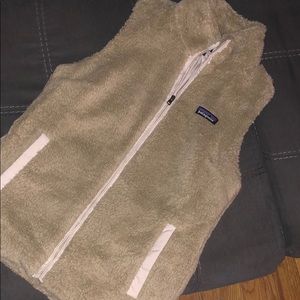 Patagonia tan fuzzy vest - Excellent Condition ✨